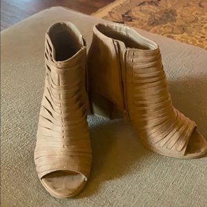 Peep toe bootie in taupe